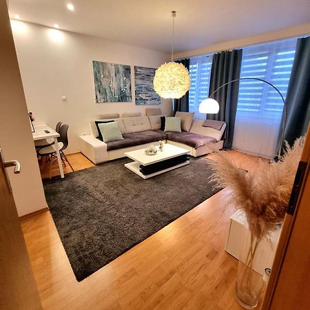 Apartment Banska - City Centre & Private Parking บันสกาบิสตรีตซา ภายนอก รูปภาพ