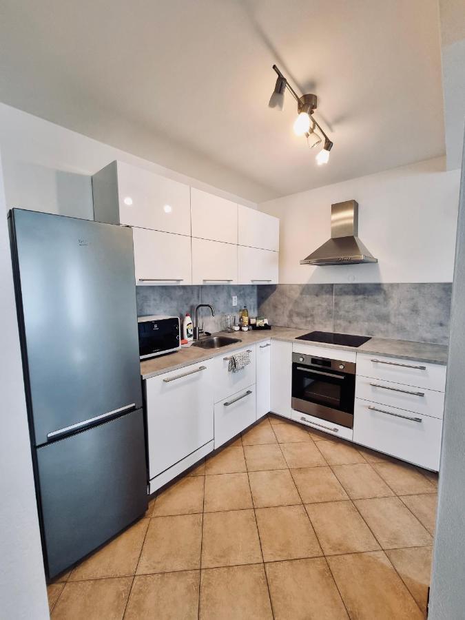 Apartment Banska - City Centre & Private Parking บันสกาบิสตรีตซา ภายนอก รูปภาพ