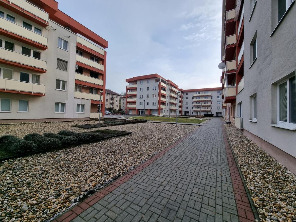 Apartment Banska - City Centre & Private Parking บันสกาบิสตรีตซา ภายนอก รูปภาพ
