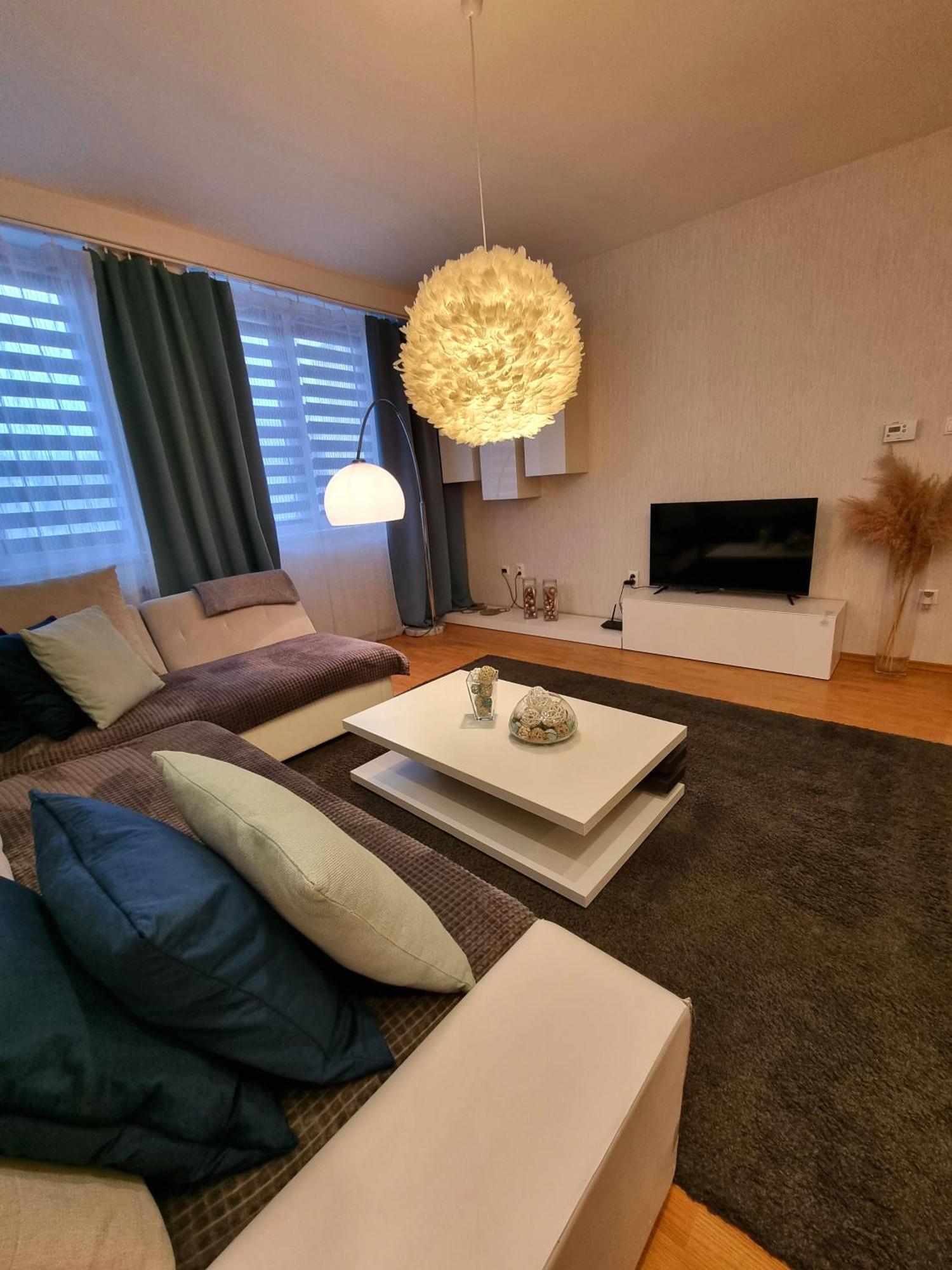Apartment Banska - City Centre & Private Parking บันสกาบิสตรีตซา ภายนอก รูปภาพ